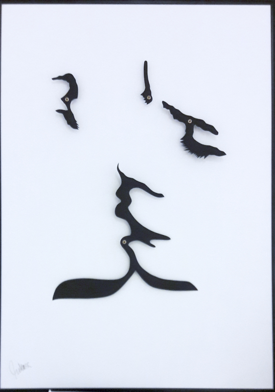 "Date | mit Uhrwerk" | Auflage 40x50 cm |  Scherenschnitt | Wolfgang Müller im schwarzen Rahmen