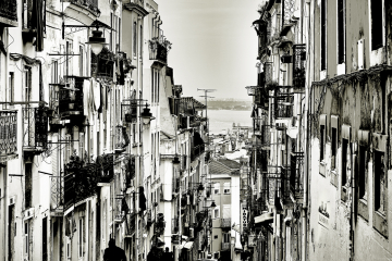 ONE DAY | Lissabon No2 | Ralf Wehrle Uwe Frank Fotografie auf Alu-Dibond 80 x 120 cm  | mit schwarzem Schattenfugenrahmen aus Holz  2022 | Auflage 10 | signiert