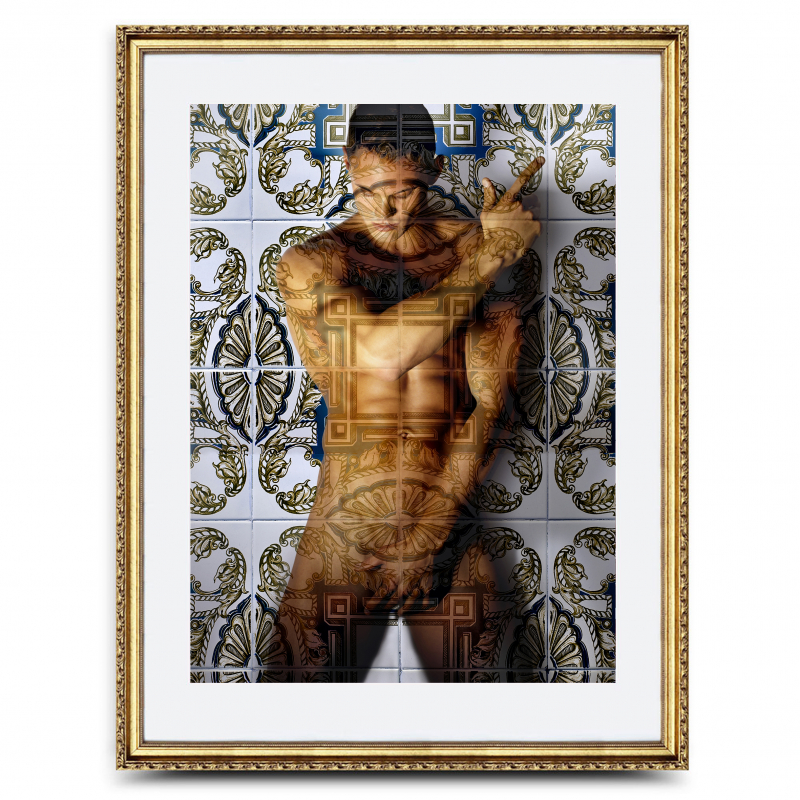 Männer mit Fassade Nr.8 | 2022 | Ralf Wehrle und Uwe Frank Fotografik | ca. DinA 3 | gerahmt DinA2  mit goldfarbenen Holzrahmen und weissem Passepartout limitiert Auflage 12, signiert